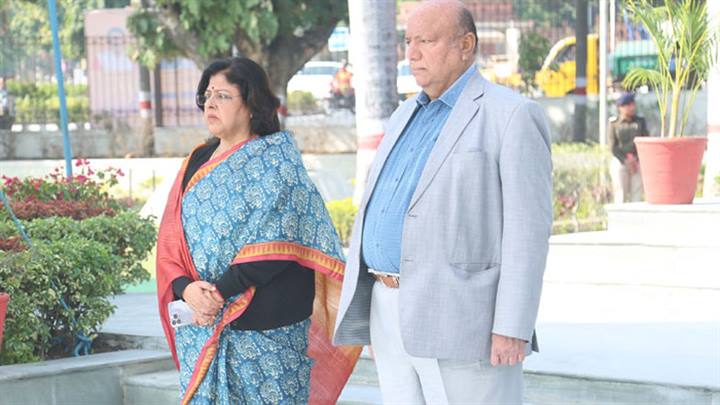 मंत्रालय में शहीदों की स्मृति में मौन धारण